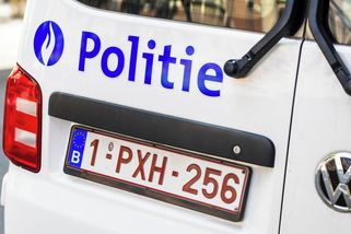 Jako opravdové. Atrapa policejního auta tlumí rychlost na belgické dálnici - Novinky