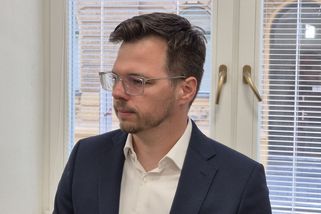 Zázračné dítě, nebo miliardový podvod? Tisíce investorů stále čekají na vrácení svých peněz - Novinky