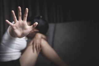 Po znásilnění sousedem se necítila v bezpečí ani doma. Po dvou letech má Sofie stále noční můry - Novinky