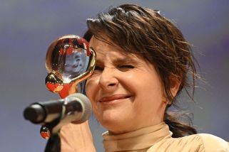 Plakal tu Hoffman, Wright i Binoche. Jubilejní Vary přesto patřily mladým - Seznam Zprávy