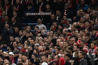 Fanoušek Bayernu cosi inhaloval nosem během zápasu LM. Režie záběr rychle utnula - Sport.cz