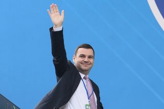Petr Macinka terčem výsměchu. Nechal kolovat mobil v hospodě, utahuje si z něj Bosák a další slavné tváře