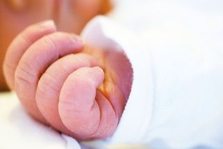 Minutu po půlnoci se v Česku narodily čtyři děti - Novinky