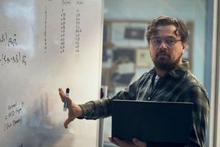 Vánoce na Netflixu ovládla komedie K zemi hleď! s DiCapriem - Novinky