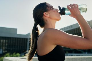 Opakovaně použitelná lahev na vodu může obsahovat více bakterií než záchodové prkénko - Novinky