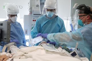 Nově nakažených je v USA nejvíc za pět měsíců, přes 80 000 - Novinky