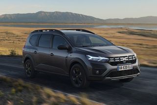 Hybridní Dacia Jogger má displej místo budíků a dojezd 900 km - Novinky