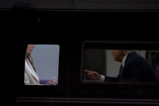 Živou výměnu názorů mezi Trumpem a Melanií na palubě vrtulníku zachytila kamera - Novinky