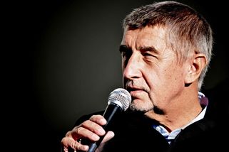 Babiš vytáhl Kalouska, zachránil vnoučata a Schillerová porodila penzijko. Blahobyt je tu, jen média o něm mlčí