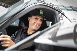 Ken Block se prohnal elektrickým Audi S1 Hoonitron skrz Las Vegas, zanechal oblaka dýmu - Novinky