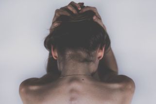 Jsem pečující osoba a dochází mi síly. Co teď? - Médium.cz