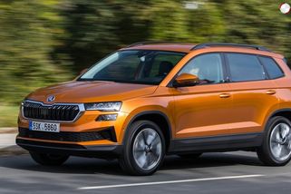Druhá generace Škody Karoq dostane baterky, ale ponechá si spalovací motor