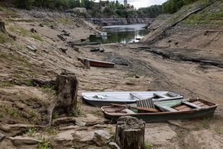 Dno Orlíku láká davy. Náhlý nápor nám nepomůže, říkají hospodští - Seznam Zprávy