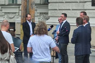 Babiše chce probuzená opozice sebevědomě porazit jeho vlastními zbraněmi - Médium.cz