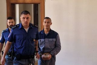 „Museli jste útočit tři na chudáka, který se před vámi plazí?“ Soud trestal brutální řež v Třebíči - Novinky