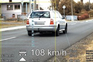 Předjížděl jsem traktor, oznámil policii mladík, který se obcí na Zlínsku hnal 108 km/h - Novinky