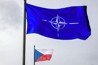 Pět členů NATO dá letos na obranu podle odhadů přes 3,5 procenta HDP, Česko 2,01 procenta - Novinky