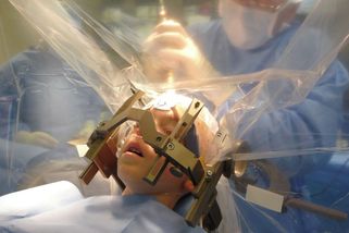 Kvůli těžké nemoci vzali Christině půlku mozku, přesto má dva tituly, řidičák a stará se o dvě děti - Médium.cz