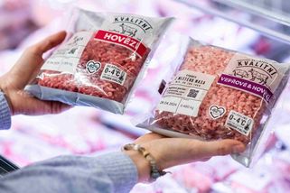 Vaničky u mletého masa nahradí sáček. Řetězce šetří plasty - Novinky