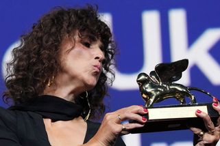 Ženské tělo je bojiště, říká režisérka vítězného filmu v Benátkách. Češi na festivalu neuspěli - Novinky