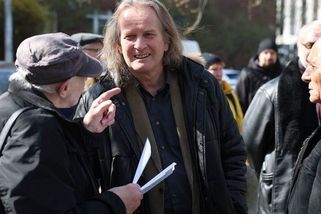 sinmed.cz/politika/petr-stepanek-tomu-kdo-dnes-sedi-na-hrade-by-v-devadesatkach-veril-jen-blazen-994.html?utm_source=www.seznam.cz&utm_medium=seznam_distribuce&utm_campaign=lide