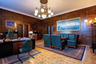 Prvorepubliková elegance, mahagonové dřevo. Ostrava se řídí z luxusní kanceláře - Seznam Zprávy