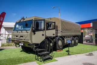 Tatra se pochlubila novým armádním speciálem. Poháněný je vlastním dvanáctiválcem. Je mocný! - Garáž.cz