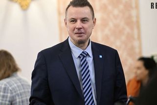Podřadný pornoherec a poslanec Rajchl zaútočil na herce Jiřího Dvořáka. Ukájí se u toho vlastní hloupostí