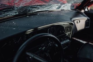 O prázdninách na silnicích zemřelo nejvíce lidí od roku 2021! Srpen je nejtragičtějším měsícem roku - Garáž.cz