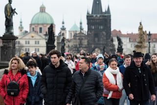 Počet obyvatel Česka klesl, nevyrovnala to ani migrace - Seznam Zprávy