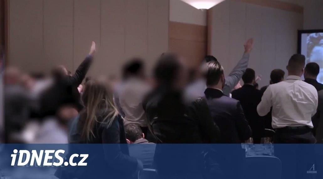 Heil Trump! Nacionalisté v USA se na konferenci zdravili zdviženou pravicí