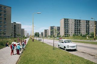 Za paneláky byli lidé kdysi vděční. Proč se jim tehdy říkalo „lepší bydlení“?
