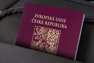 V Česku se objevují padělané doklady, které oklamou i policejní kontrolu - Novinky