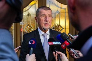 Nechte ČEZ, jak je, žádají Babiše centrální bankéři, ekonomové a energetici