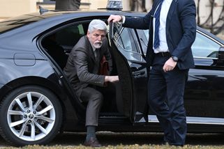 Nová kapitola kauzy opilého prezidentského šoféra. Odmítl přijmout pravomocný trest, případ žene výš