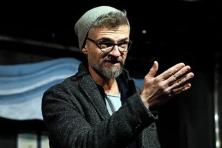 Slovenské národní divadlo stoplo uvedení netradiční adaptace Hamleta českého režiséra - Novinky