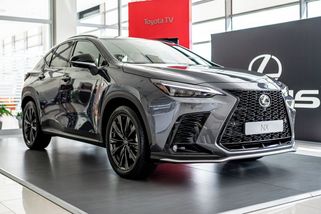 Lexus přiváží podzimní slevy, jeho prémiovky letos ještě nebyly dostupnější! Zlevnilo vše včetně horkých novinek - Garáž.cz