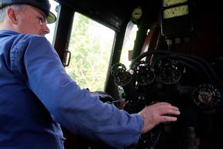Je to šílený adrenalin i obrovská odpovědnost, říká strojvůdce parní lokomotivy - Novinky