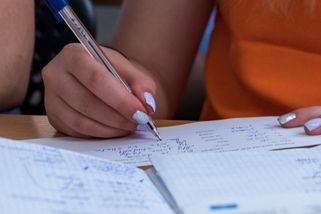 Kvíz: Češtinářské pasti, které Češi motají, až je to trapné. Kvíz, který prověří, jestli je umíte správně napsat
