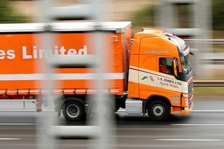 Kamioňák nad zlato. Nedostatek řidičů řeší celá Evropa, v Česku jich chybí 20 tisíc - Novinky