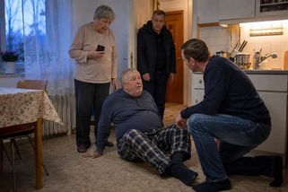 Služba existuje v registru. V pět ráno ale zůstane rodina sama - Médium.cz