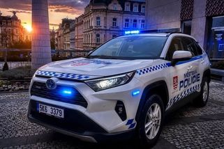 „Vzlétnu jako anděl,“ tvrdil muž, který chtěl skončit ze střechy karlovarské garáže - Novinky