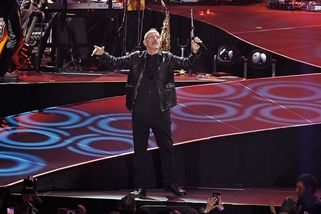 Eros Ramazzotti dostal české fanoušky do varu: Koncert zahájil vřelým gestem