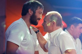Jednoznačná a veřejná podpora Kremlu. Ovečkin se postavil za Lavrova, ten volil válečnou rétoriku - Sport.cz