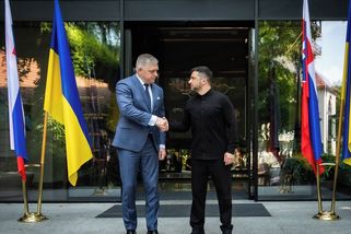 Fico mířící na Ukrajinu: Slovensko se kvůli článku 5 nenechá zatáhnout do války - Novinky