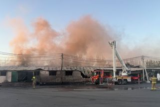 Tupá rána a pak požár. Rusové trefili sklad české humanitární organizace - Seznam Zprávy