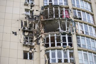 Ruská reaktivní zbraň si to namířila stovky kilome...