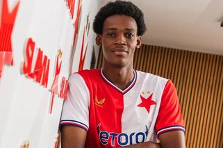 Rok se Slavia snažila o mladého obránce, nyní ho podepsala. Přichází 18letý talent