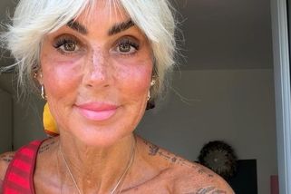 Neuvěříte, kolik je téhle potetované babičce let! Lidé si ji pletou se sestrou její vlastní dcery - Super.cz