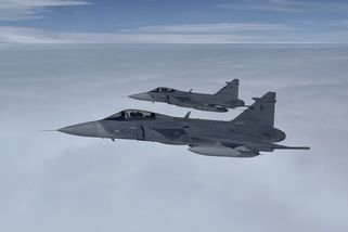 Z Pardubic vzlétly gripeny kvůli dronům na západě Ukrajiny - Novinky